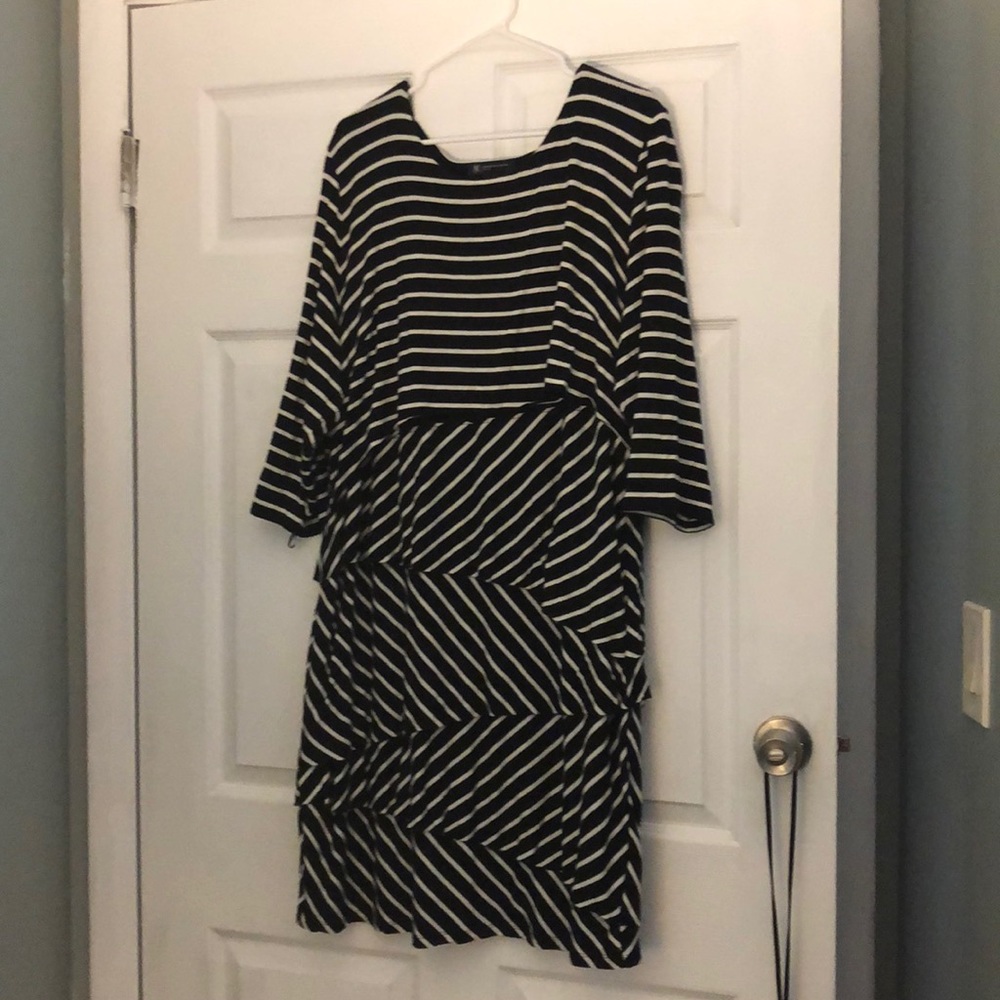INC 3x B/W Dress with sleeves